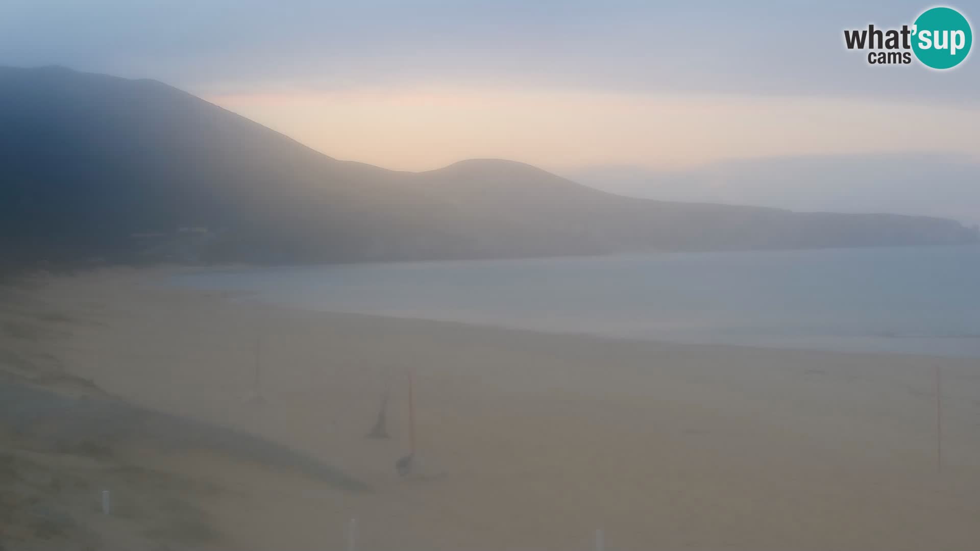 Spletna kamera plaže San Nicolò v Buggerruju, Sardinija – uživajte v valovih in sončnih zahodih