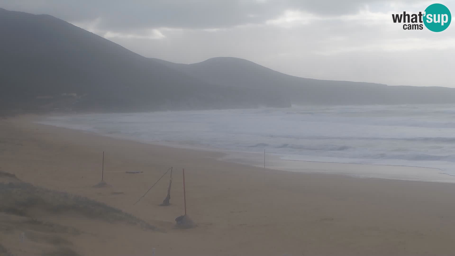 Spletna kamera plaže San Nicolò v Buggerruju, Sardinija – uživajte v valovih in sončnih zahodih