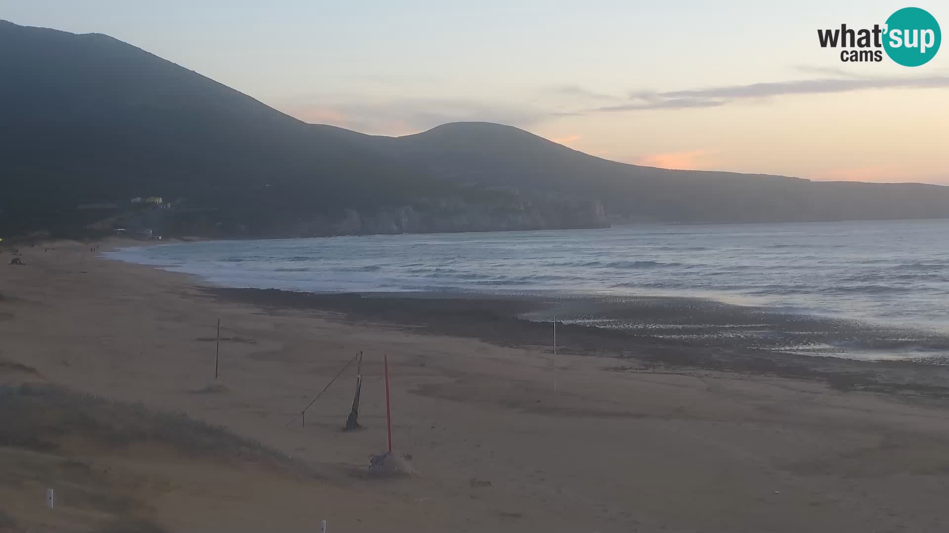 Webcam en vivo de la playa de San Nicolò en Buggerru, Cerdeña – admira las olas y los atardeceres
