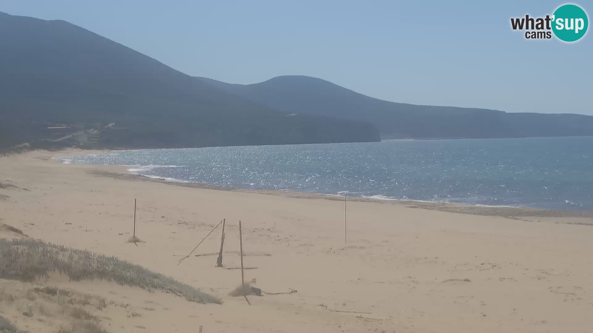 Spletna kamera plaže San Nicolò v Buggerruju, Sardinija – uživajte v valovih in sončnih zahodih