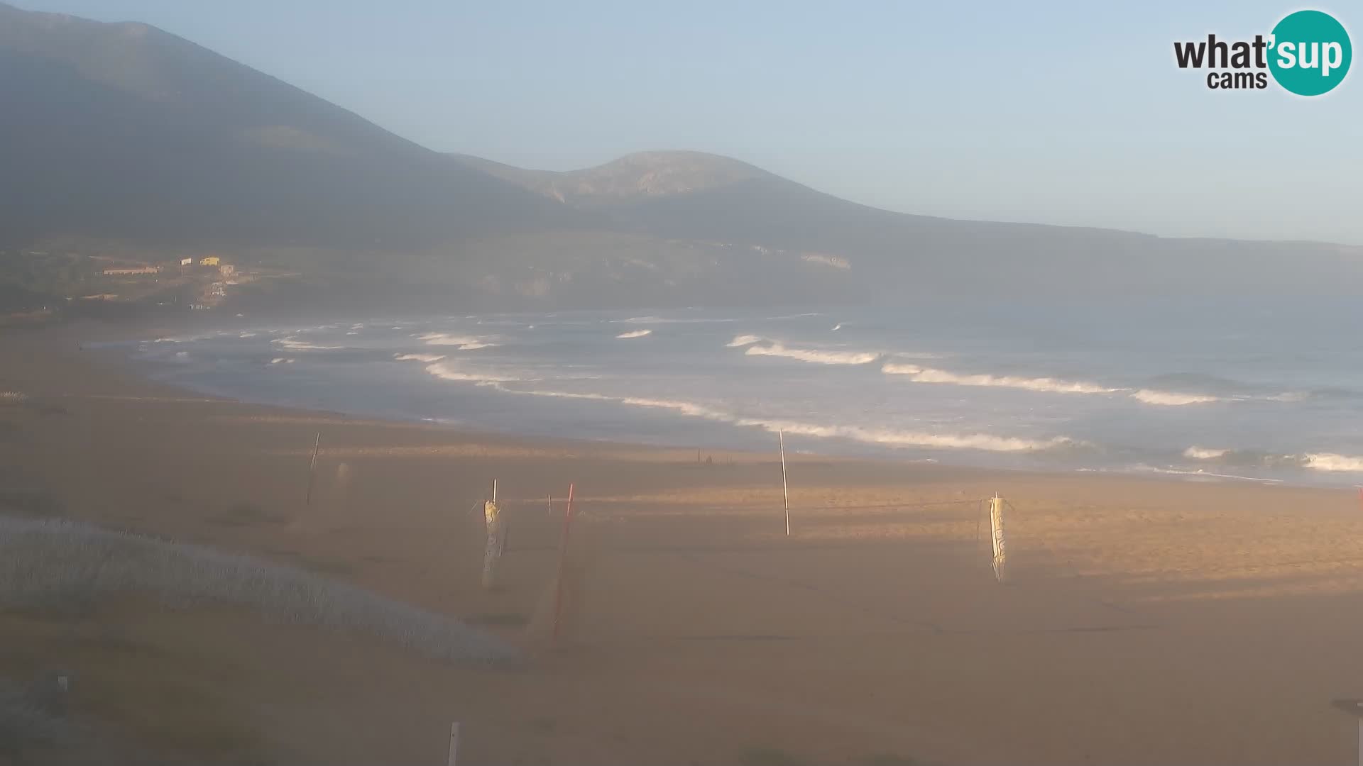 Live-Webcam am Strand von San Nicolò in Buggerru, Sardinien – Beobachten Sie die Wellen und den Sonnenuntergang