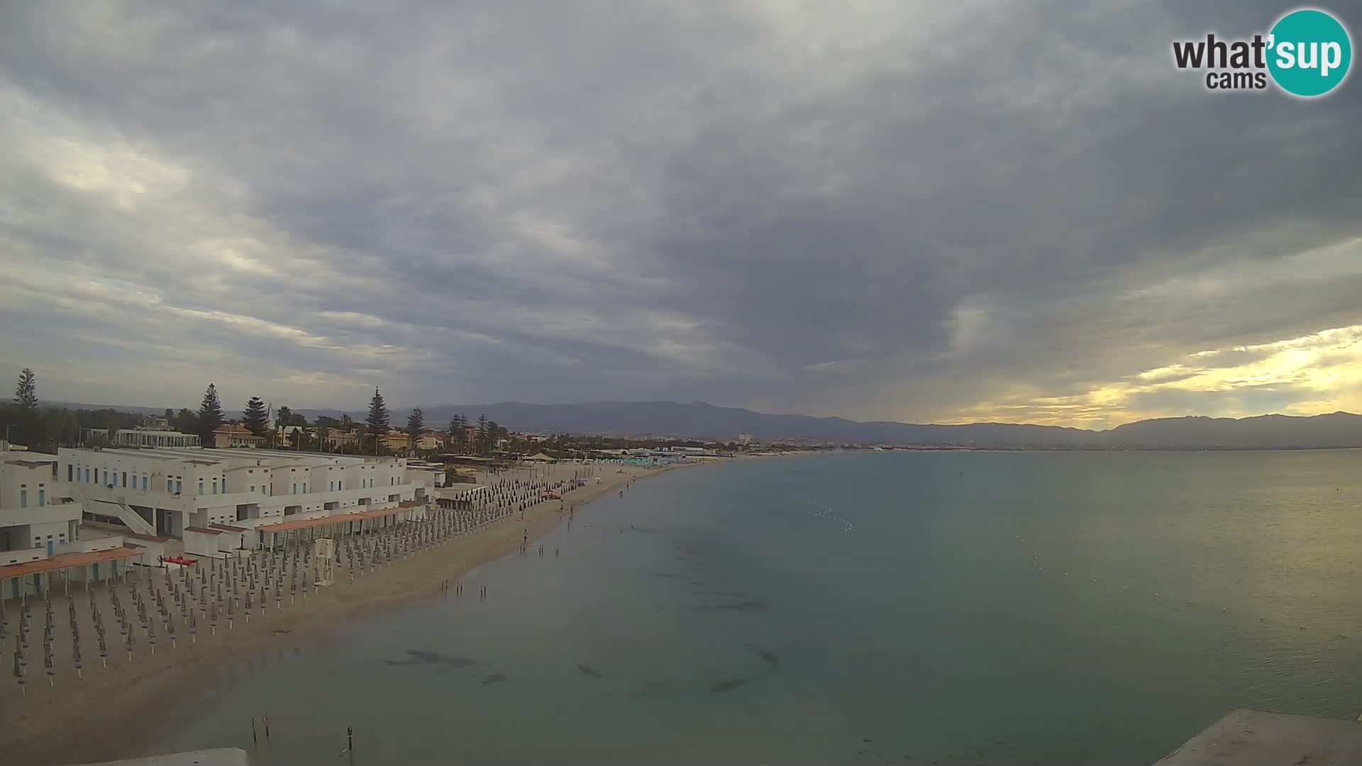 Spletna kamera v živo Cagliarski zaliv – plaža Poetto – Sardinija
