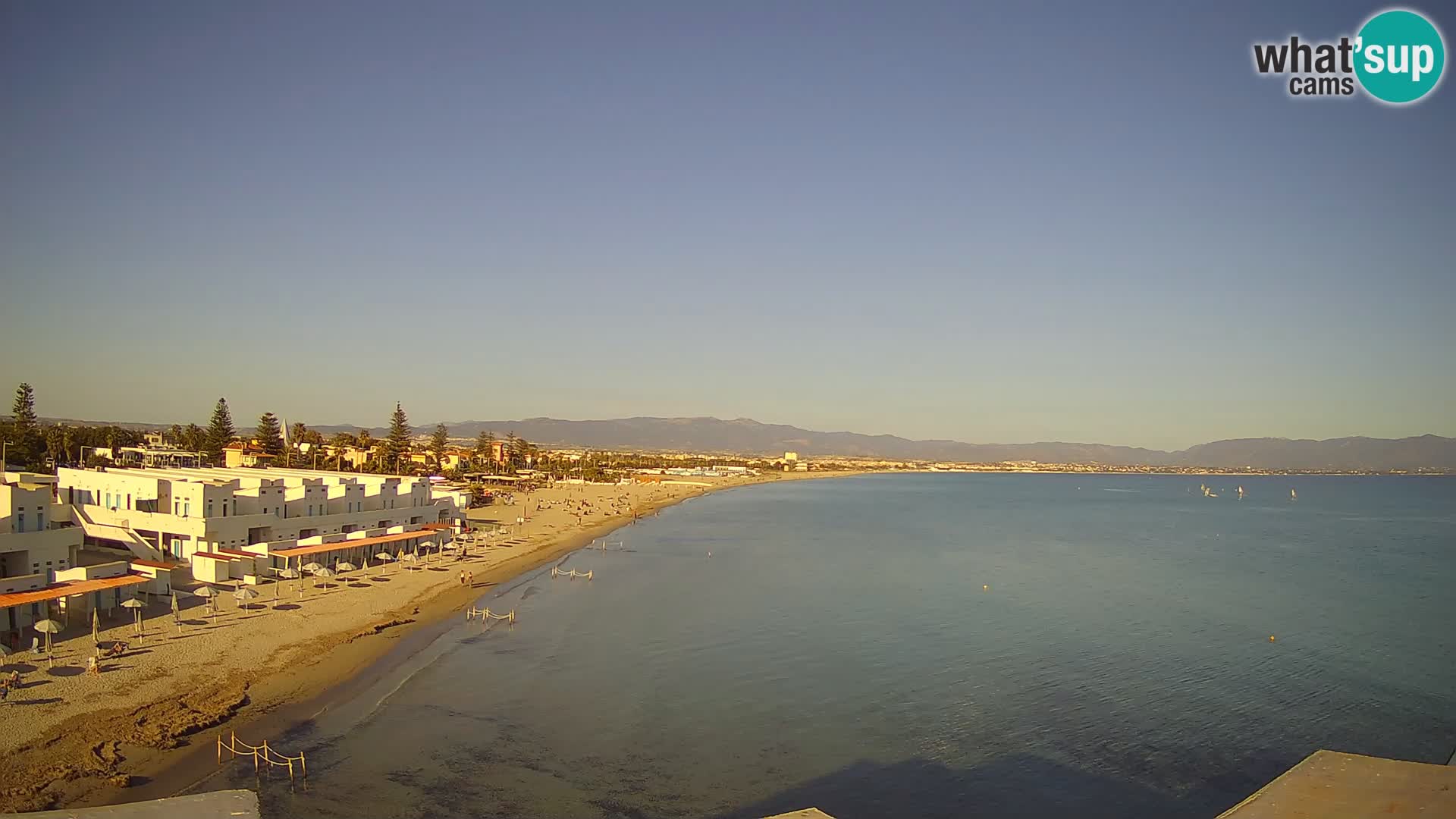 Spletna kamera v živo Cagliarski zaliv – plaža Poetto – Sardinija