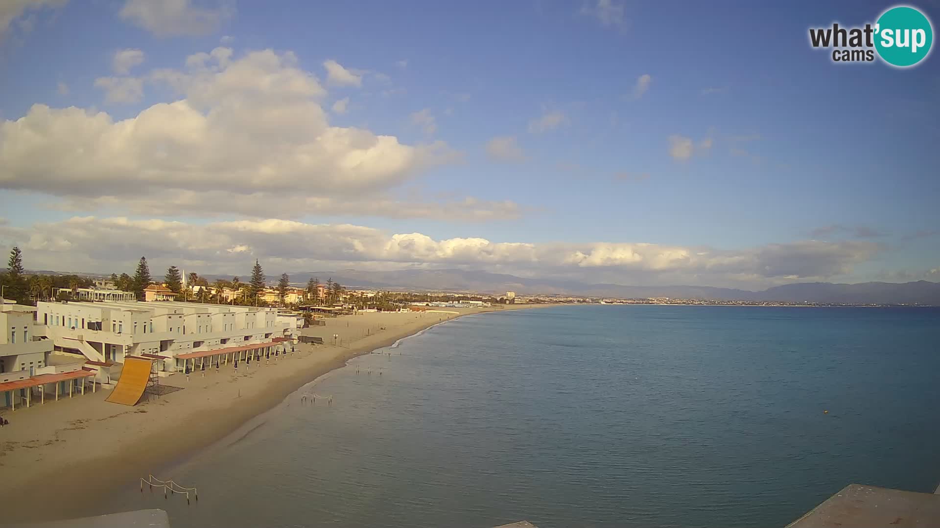 Spletna kamera v živo Cagliarski zaliv – plaža Poetto – Sardinija