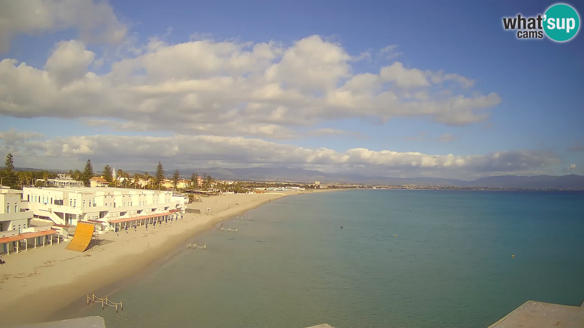 Spletna kamera v živo Cagliarski zaliv – plaža Poetto – Sardinija