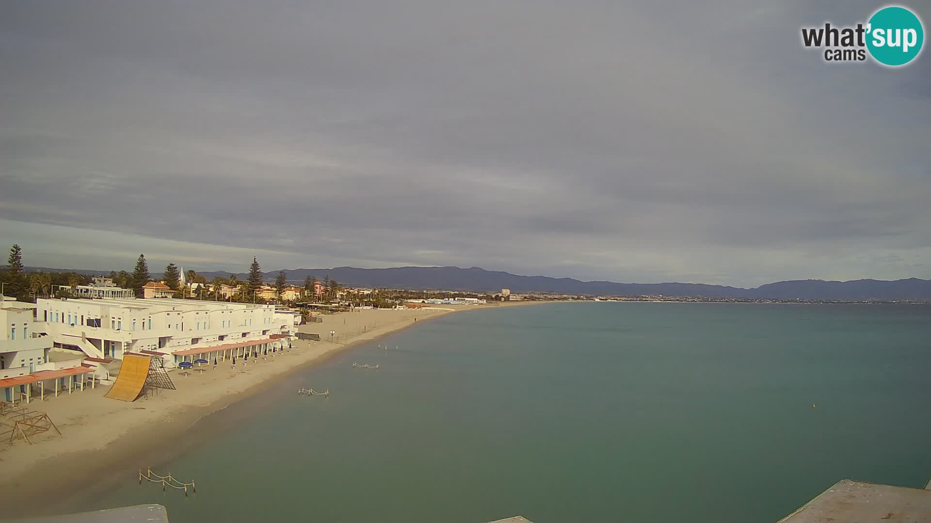 Spletna kamera v živo Cagliarski zaliv – plaža Poetto – Sardinija