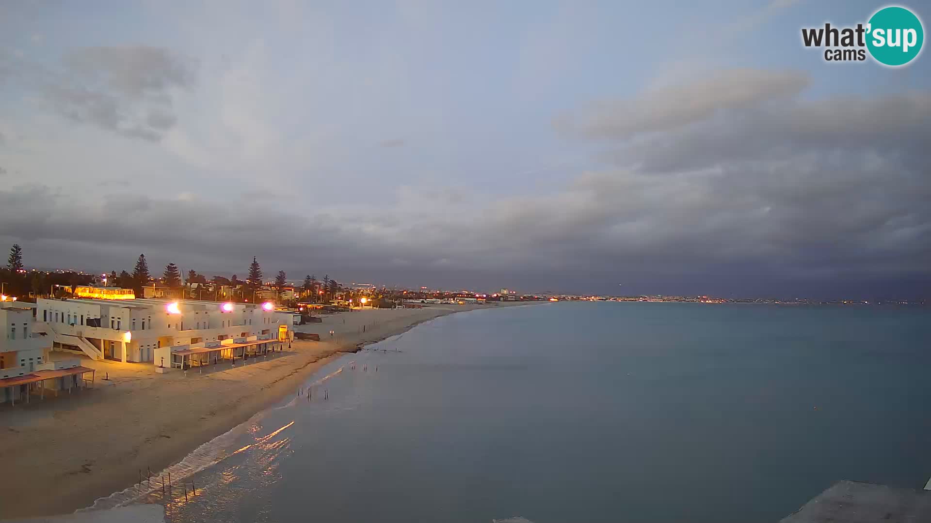 Spletna kamera v živo Cagliarski zaliv – plaža Poetto – Sardinija