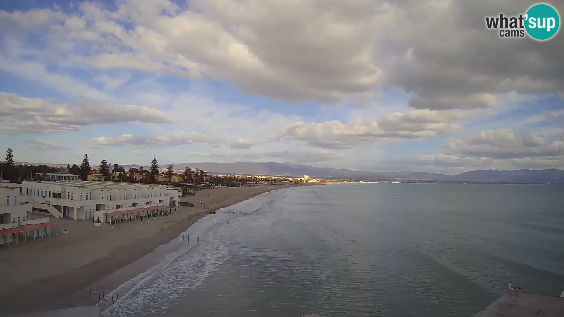 Spletna kamera v živo Cagliarski zaliv – plaža Poetto – Sardinija