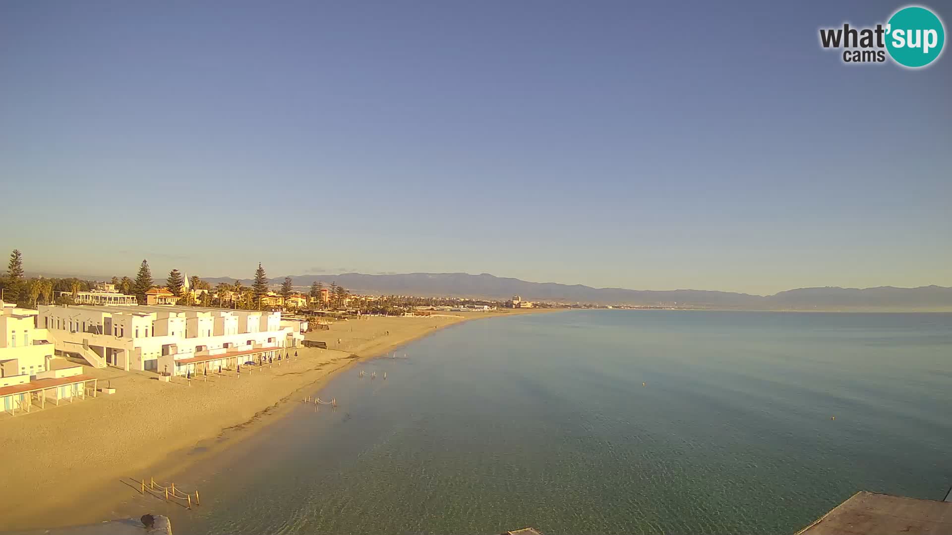 Spletna kamera v živo Cagliarski zaliv – plaža Poetto – Sardinija