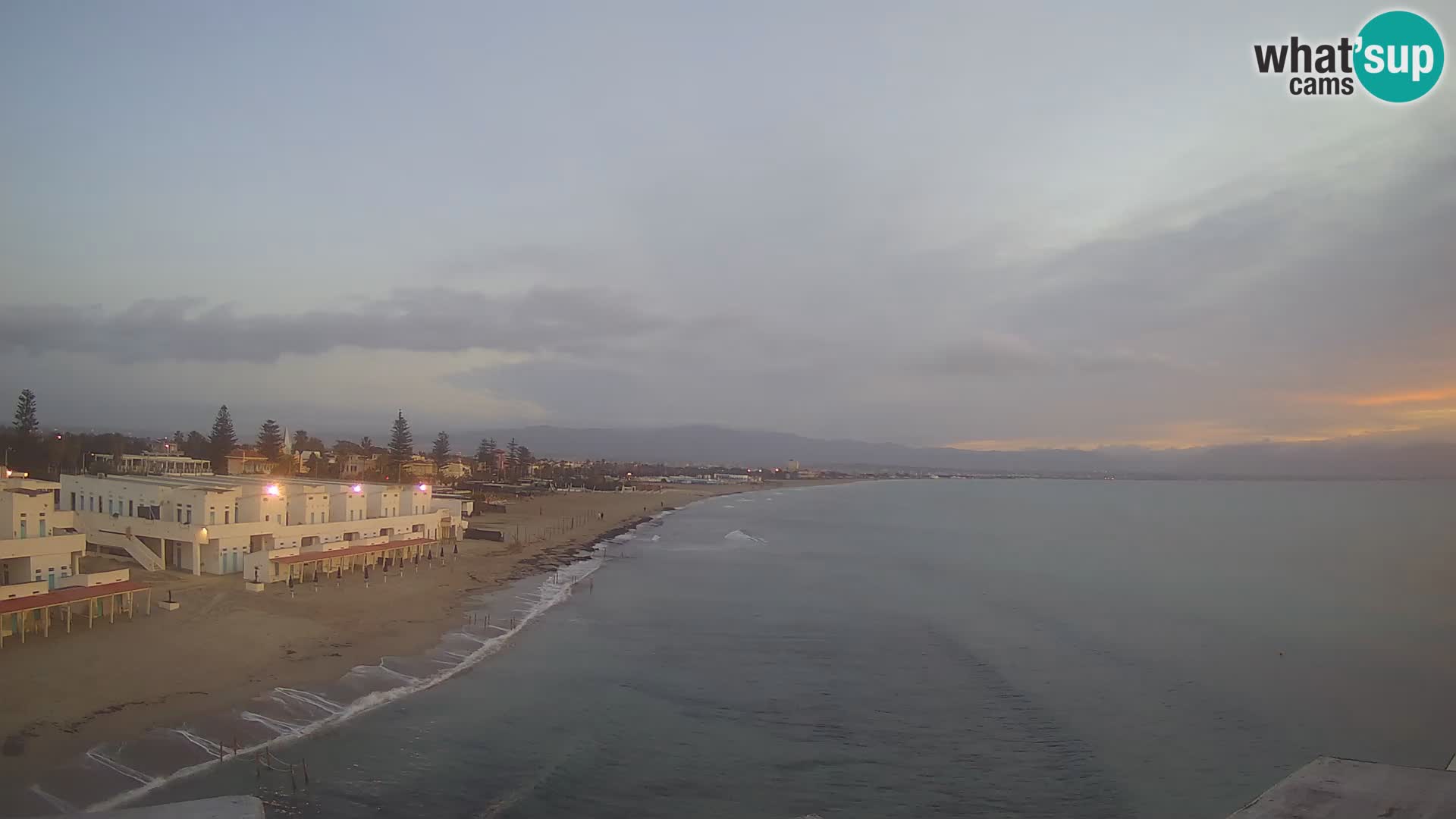 Spletna kamera v živo Cagliarski zaliv – plaža Poetto – Sardinija