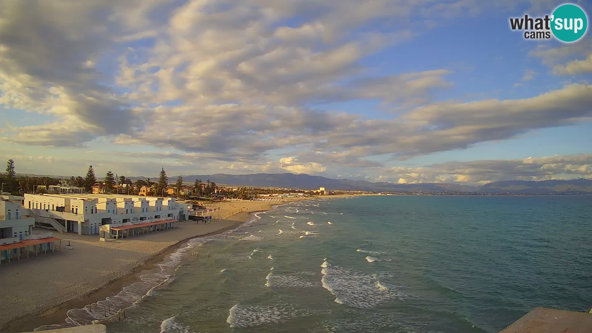 Spletna kamera v živo Cagliarski zaliv – plaža Poetto – Sardinija