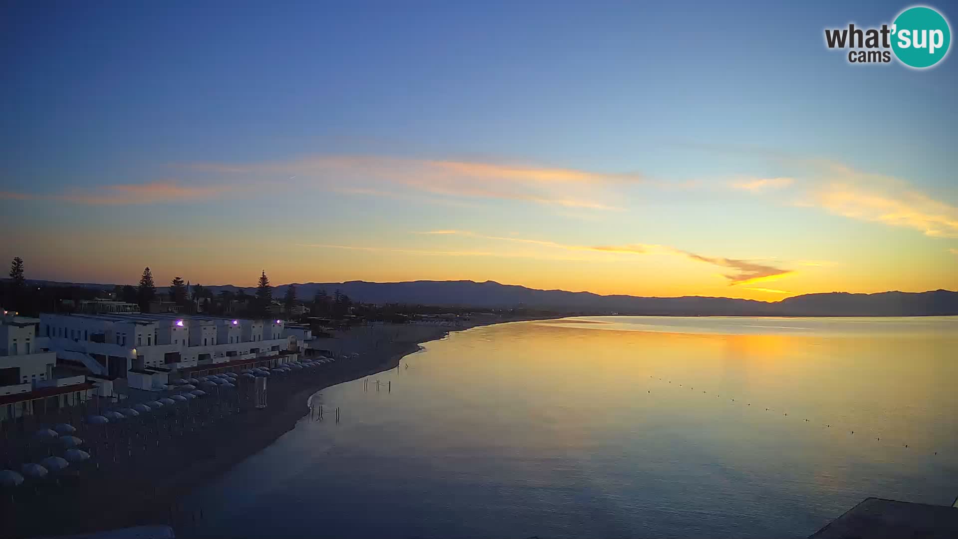 Spletna kamera v živo Cagliarski zaliv – plaža Poetto – Sardinija