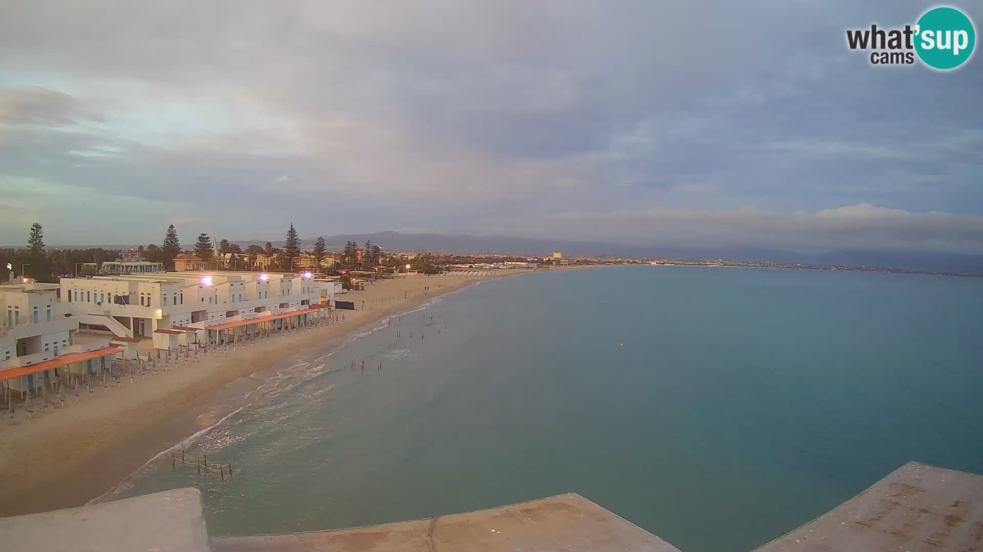 Spletna kamera v živo Cagliarski zaliv – plaža Poetto – Sardinija