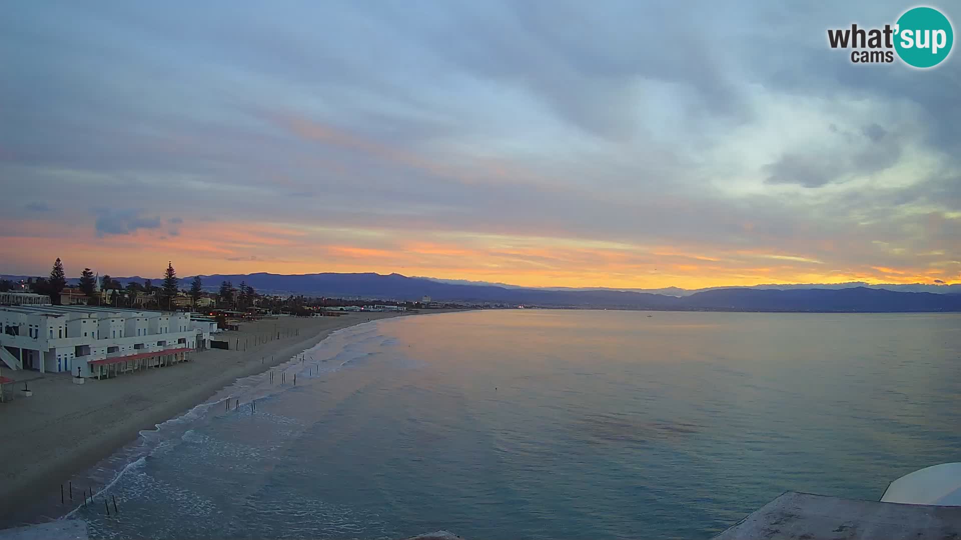 Spletna kamera v živo Cagliarski zaliv – plaža Poetto – Sardinija
