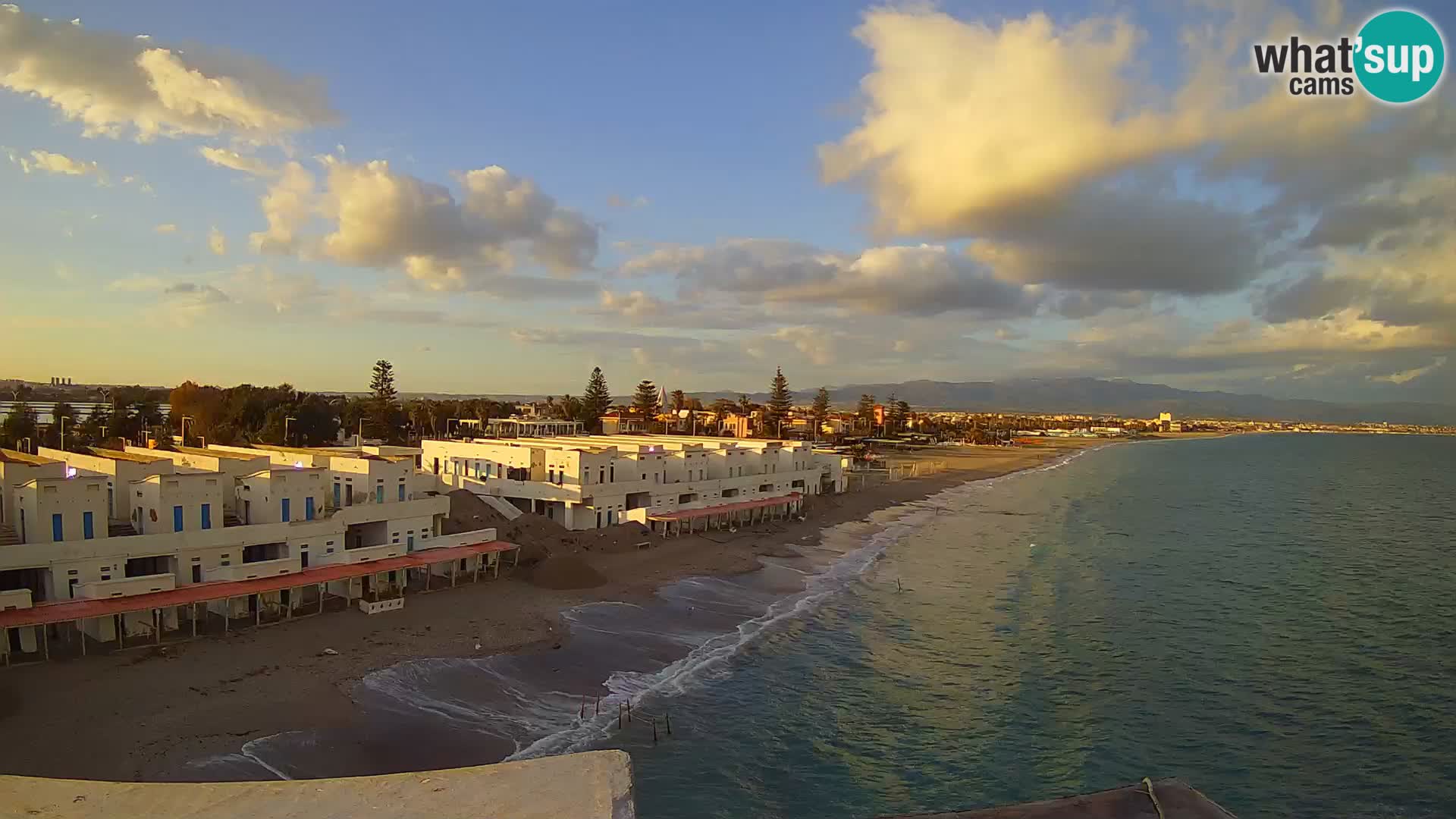 Spletna kamera v živo Cagliarski zaliv – plaža Poetto – Sardinija