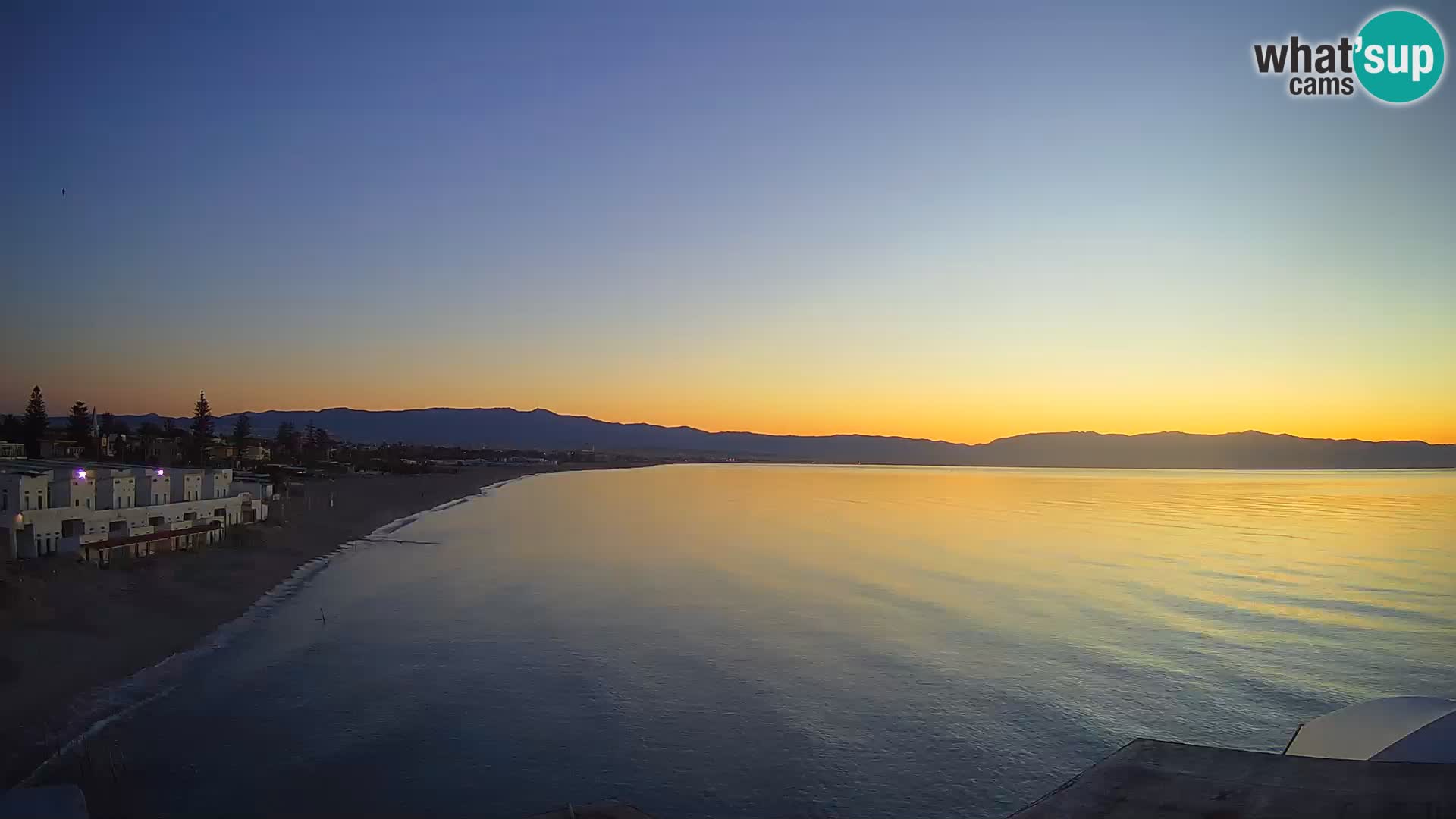 Spletna kamera v živo Cagliarski zaliv – plaža Poetto – Sardinija