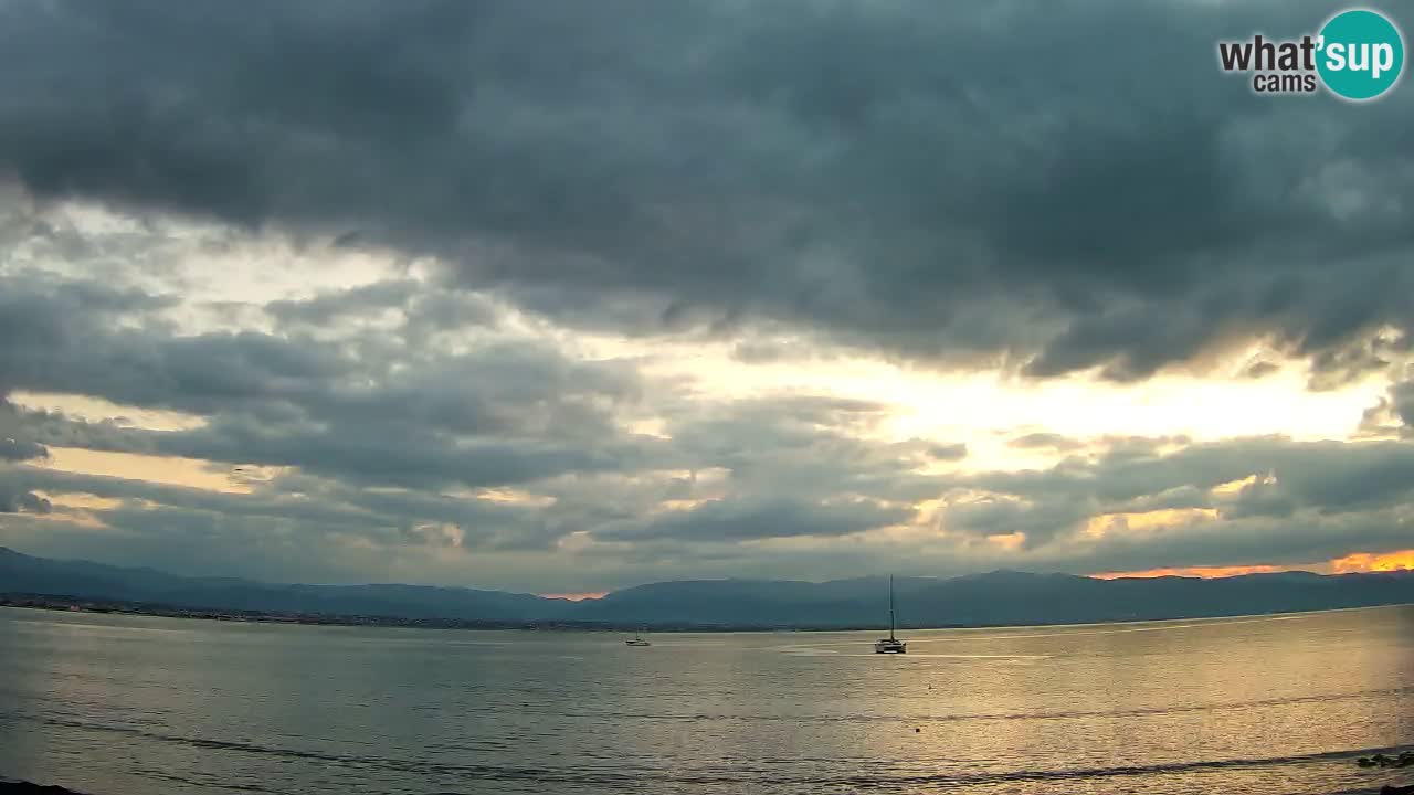 Spletna kamera Cagliari Windsurf Club – Pogled v živo s plaže Poetto