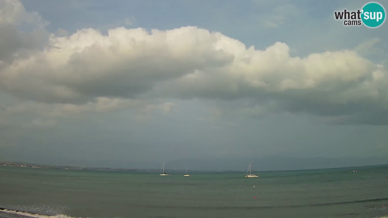 Spletna kamera Cagliari Windsurf Club – Pogled v živo s plaže Poetto