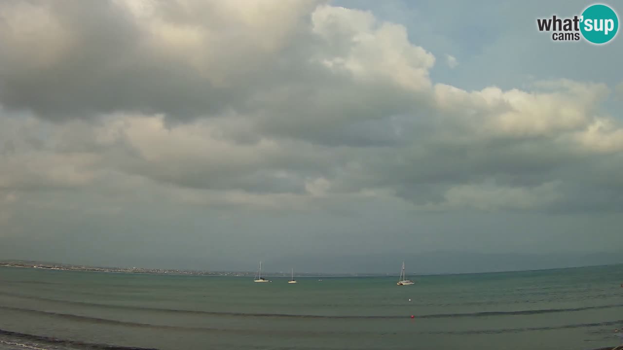 Spletna kamera Cagliari Windsurf Club – Pogled v živo s plaže Poetto