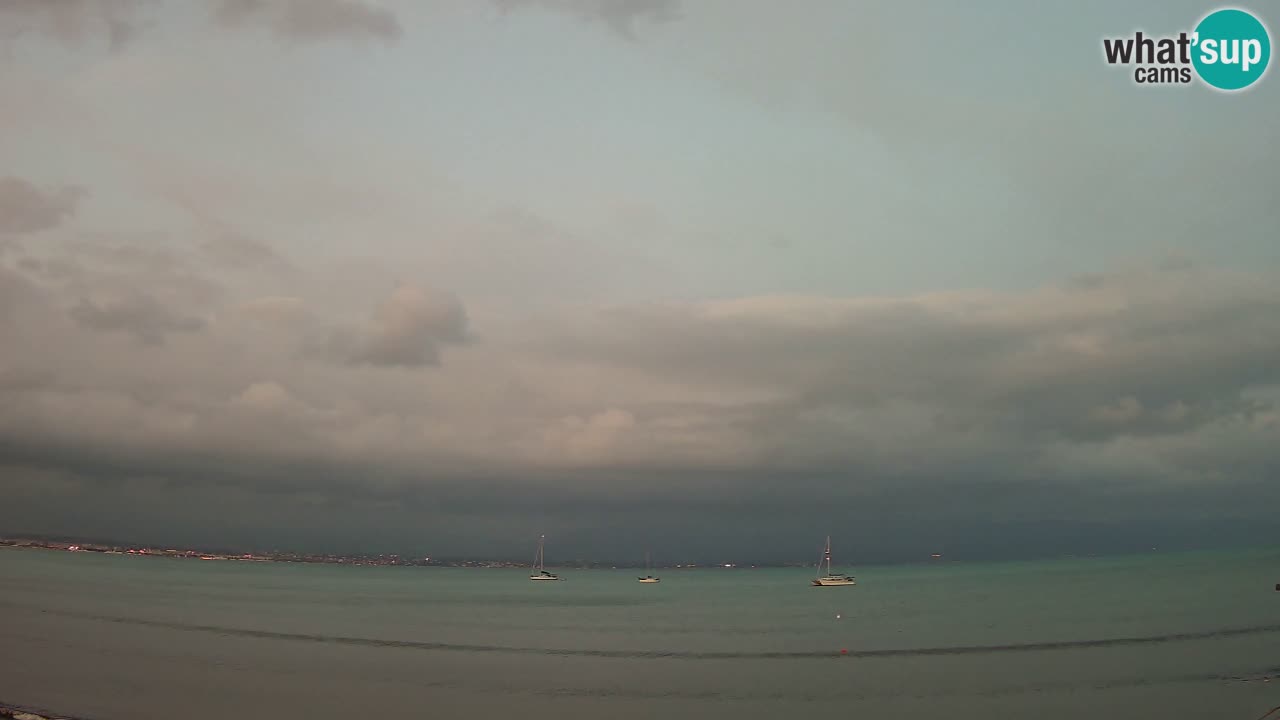 Spletna kamera Cagliari Windsurf Club – Pogled v živo s plaže Poetto