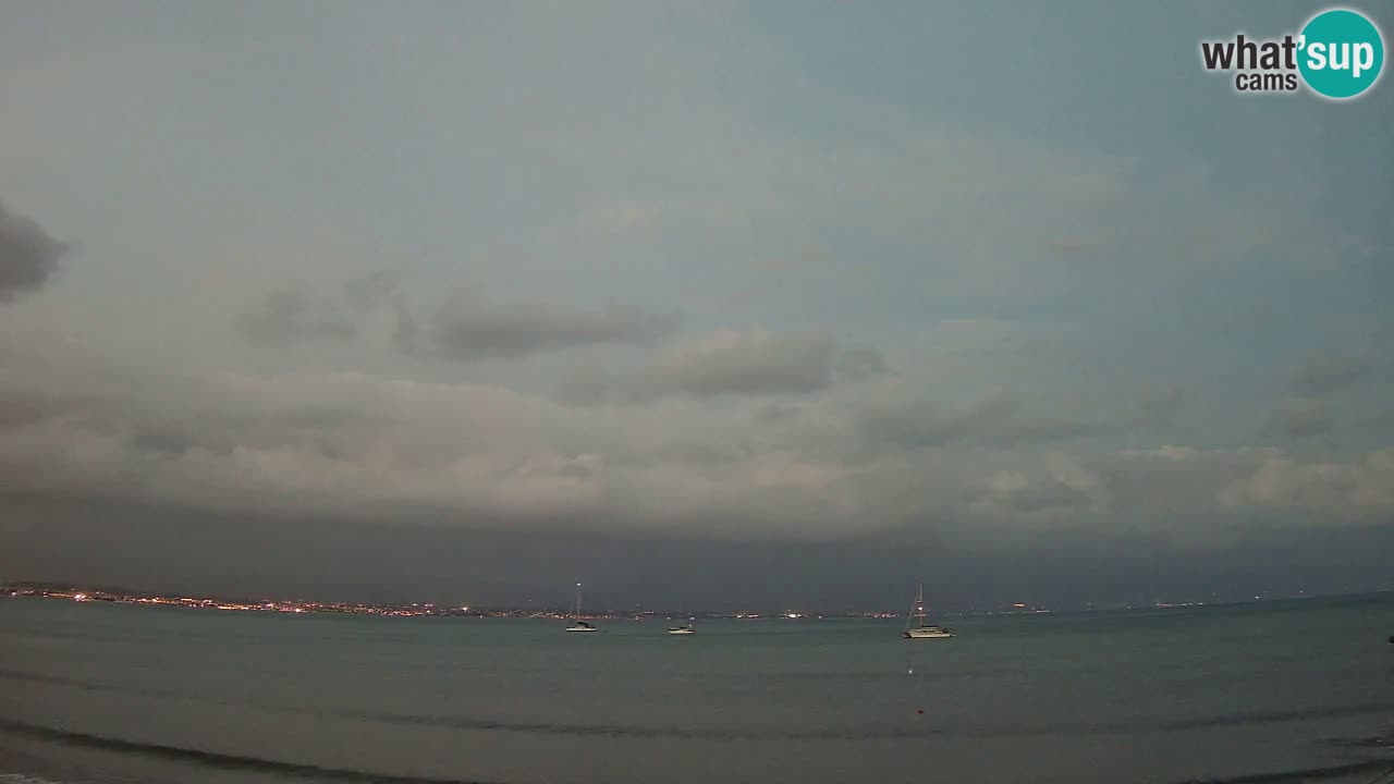 Spletna kamera Cagliari Windsurf Club – Pogled v živo s plaže Poetto