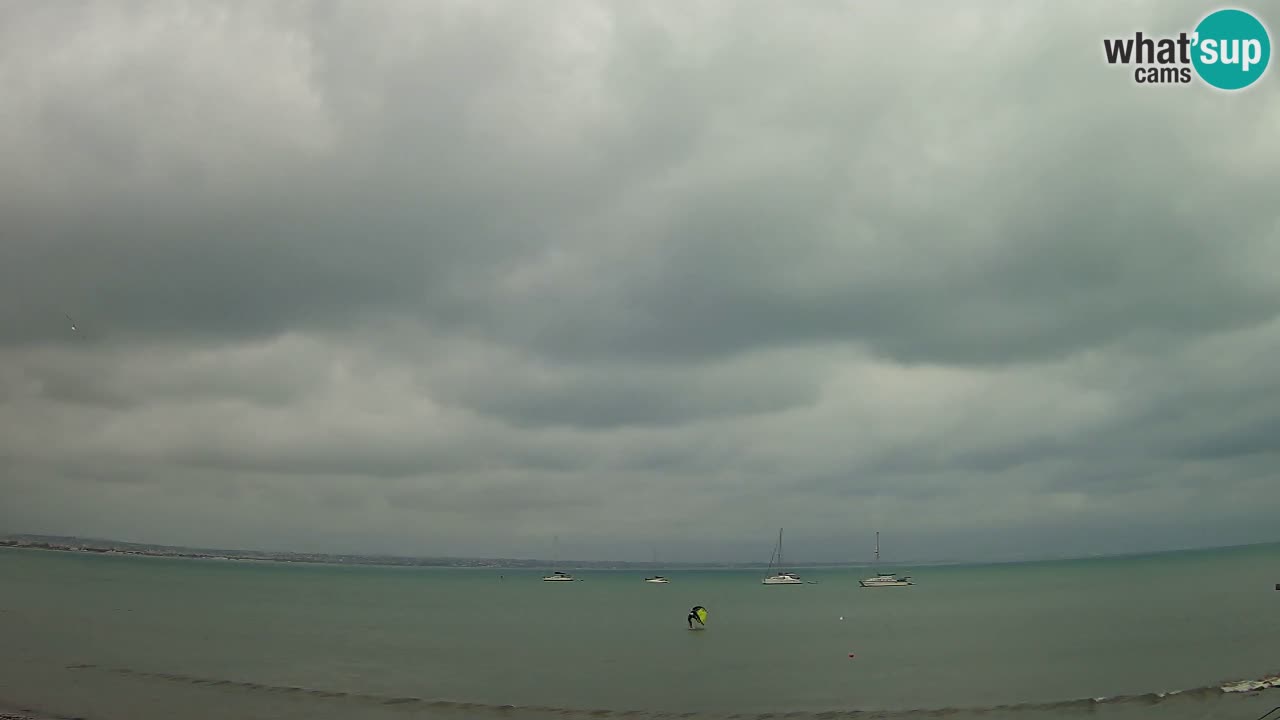 Spletna kamera Cagliari Windsurf Club – Pogled v živo s plaže Poetto