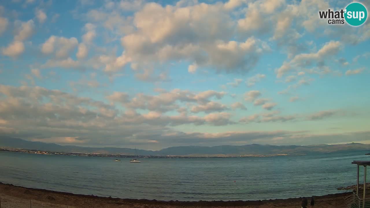 Spletna kamera Cagliari Windsurf Club – Pogled v živo s plaže Poetto