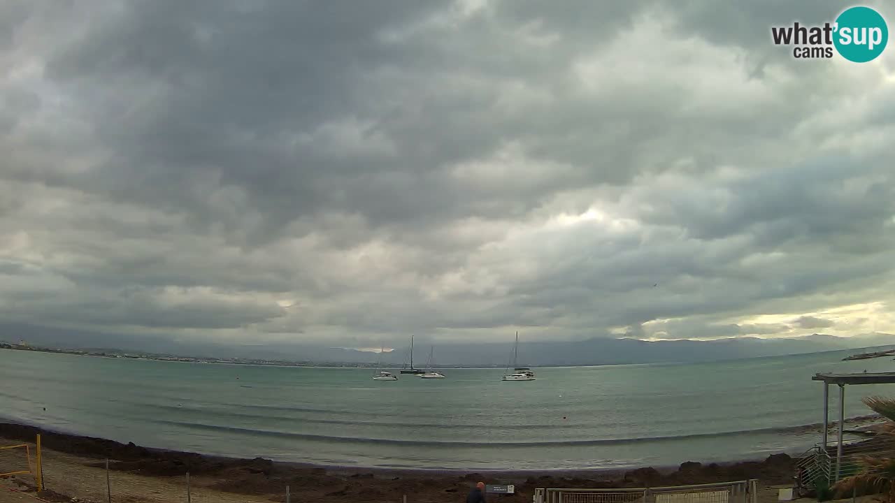 Spletna kamera Cagliari Windsurf Club – Pogled v živo s plaže Poetto