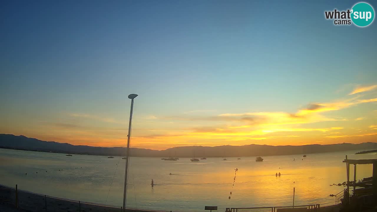 Spletna kamera Cagliari Windsurf Club – Pogled v živo s plaže Poetto