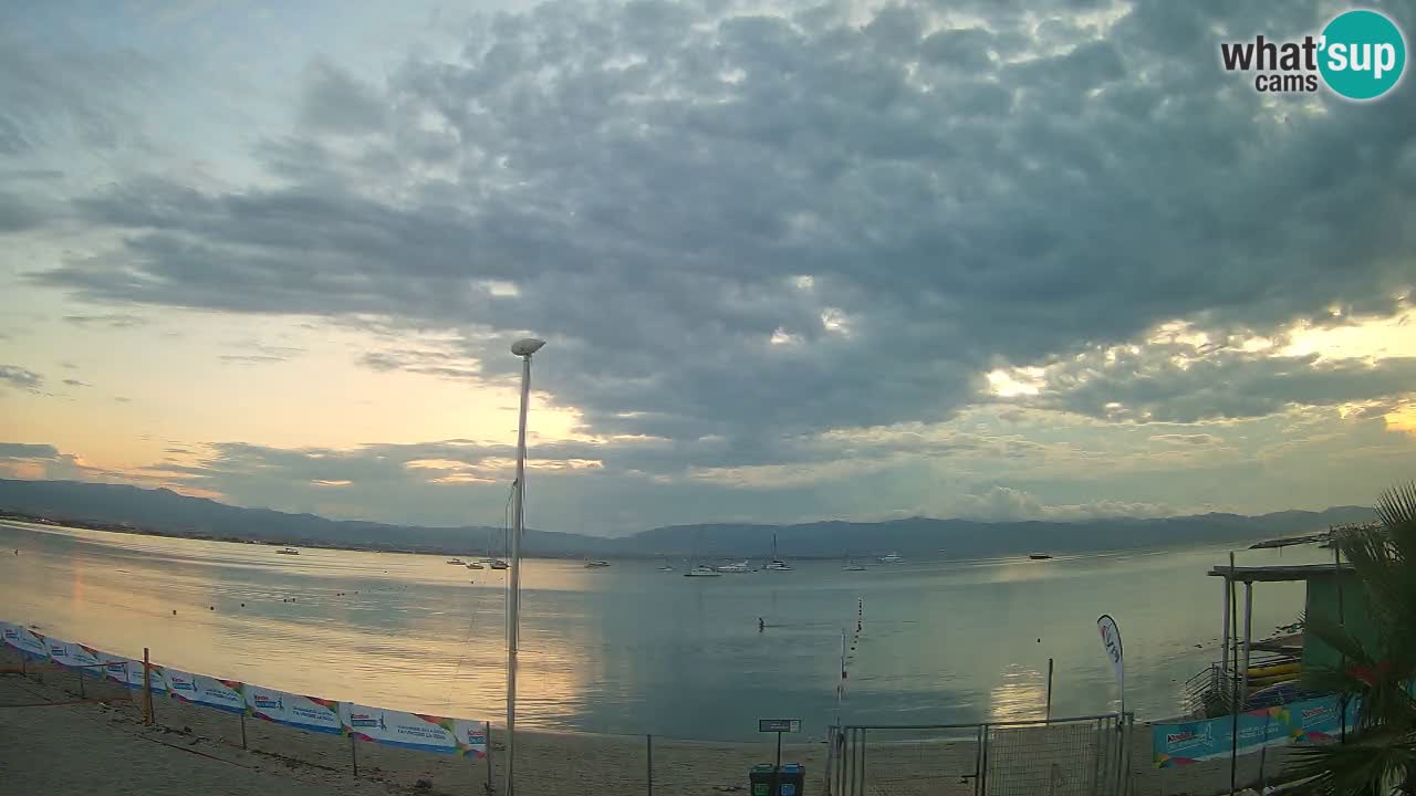 Spletna kamera Cagliari Windsurf Club – Pogled v živo s plaže Poetto