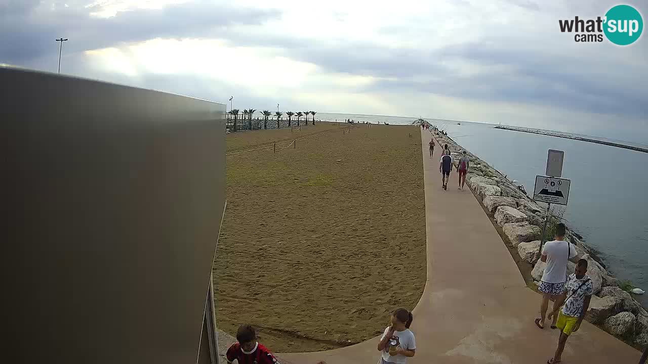 Caorle Pic Nic webcam- Ponente beach near Livenza channel