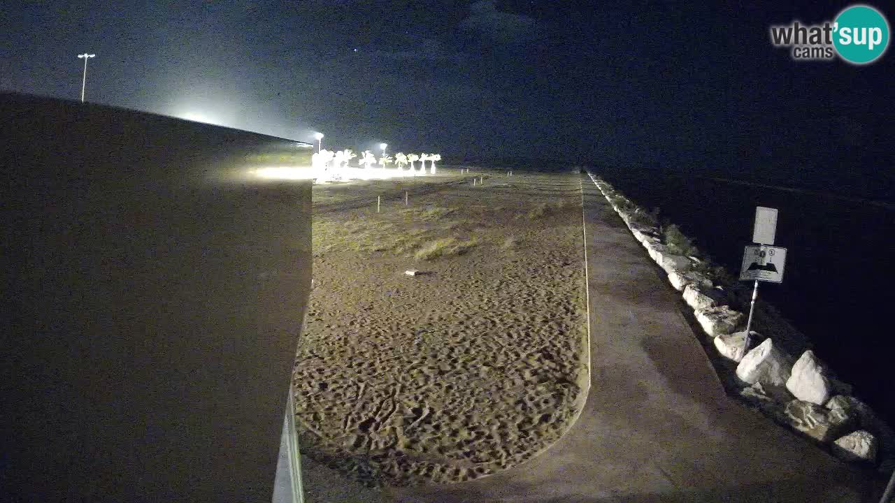 Caorle Pic Nic webcam- Ponente beach near Livenza channel