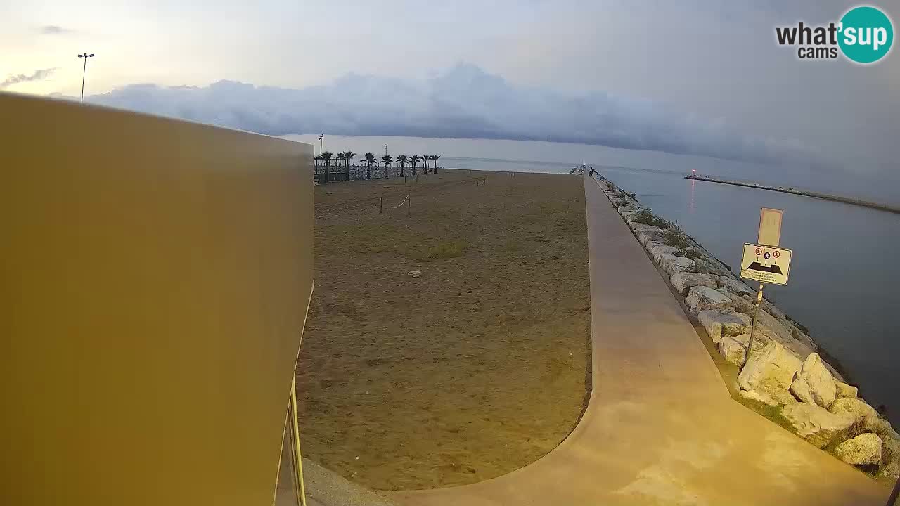 Caorle Pic Nic webcam- Ponente beach near Livenza channel