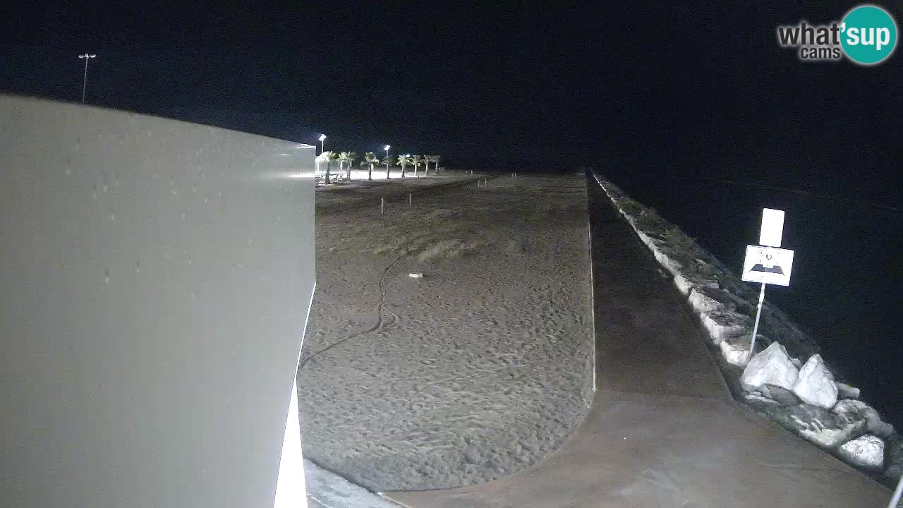 Caorle Pic Nic webcam- Ponente beach near Livenza channel