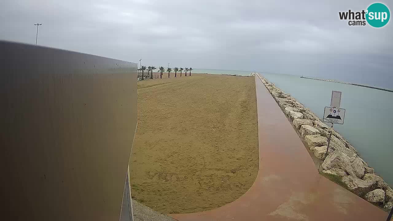 Caorle Pic Nic webcam- Ponente beach near Livenza channel