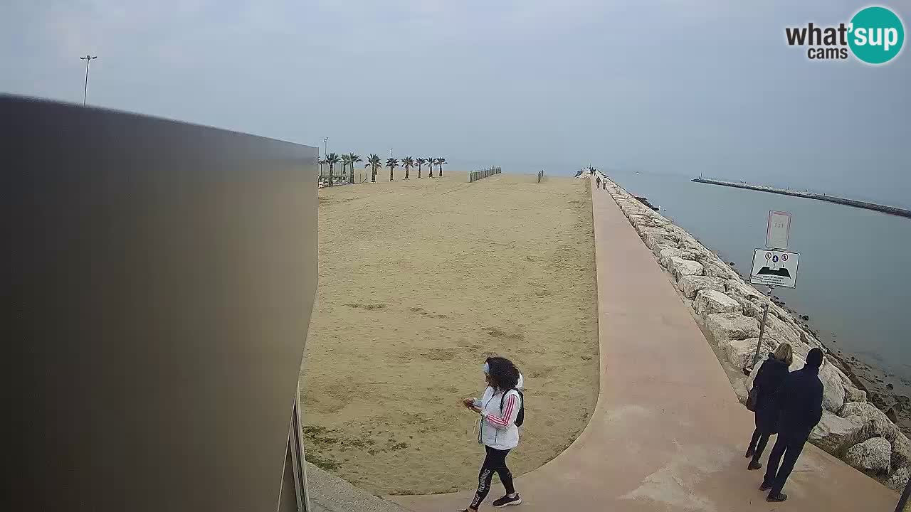 Caorle Pic Nic webcam- Ponente beach near Livenza channel