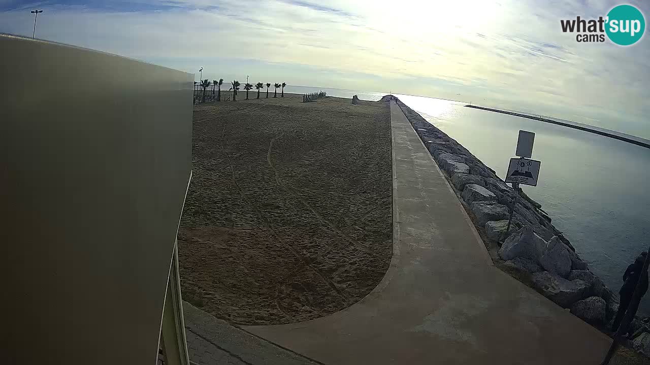 Caorle Pic Nic webcam- Ponente beach near Livenza channel