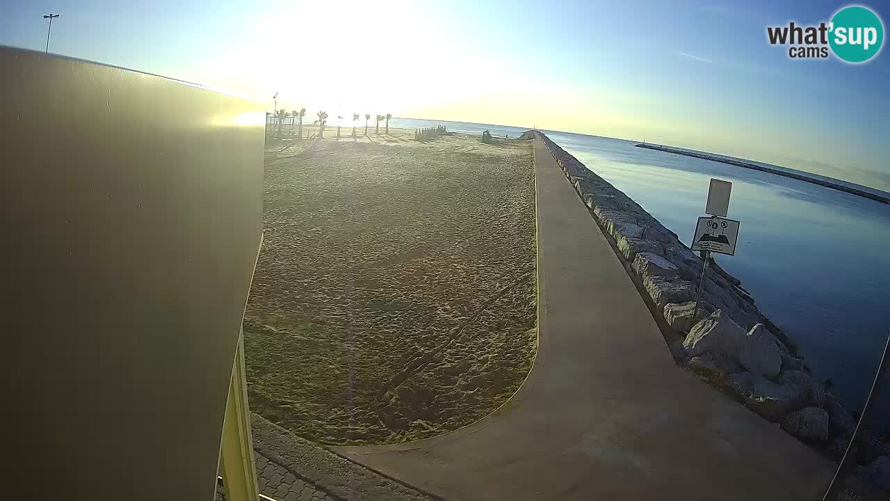 Caorle Pic Nic webcam- Ponente beach near Livenza channel