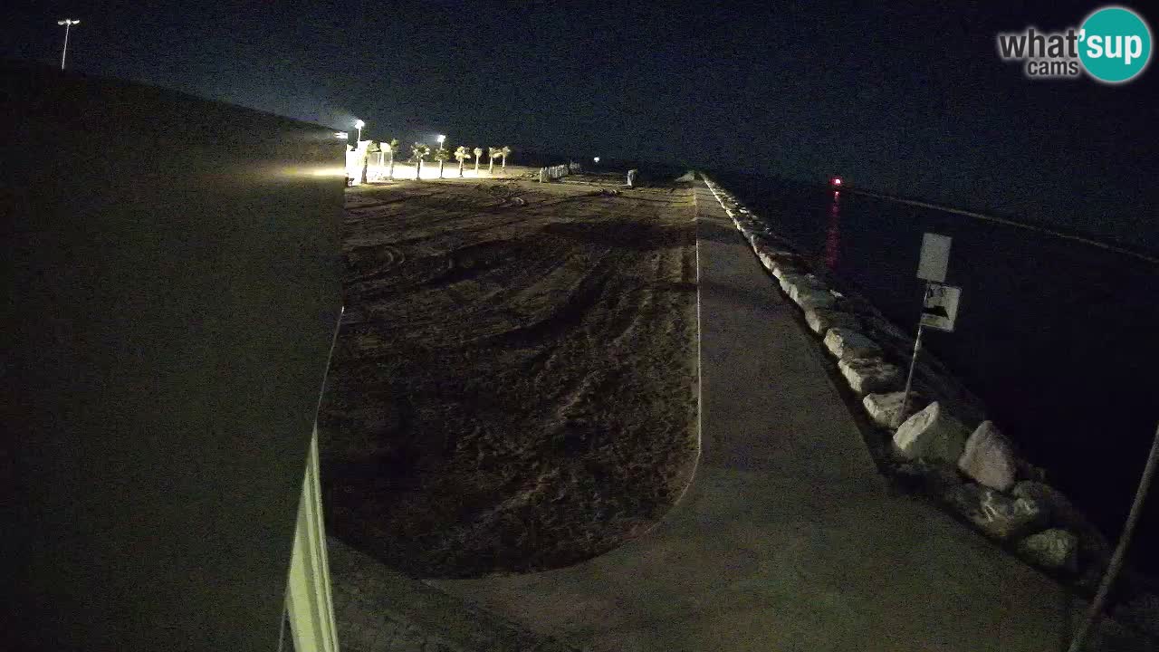 Caorle Pic Nic webcam- Ponente beach near Livenza channel