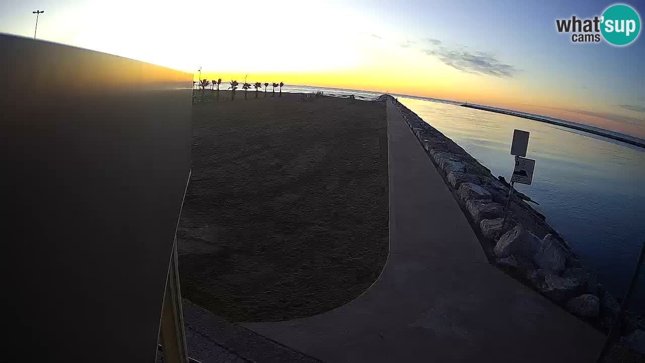 Caorle Pic Nic webcam- Ponente beach near Livenza channel