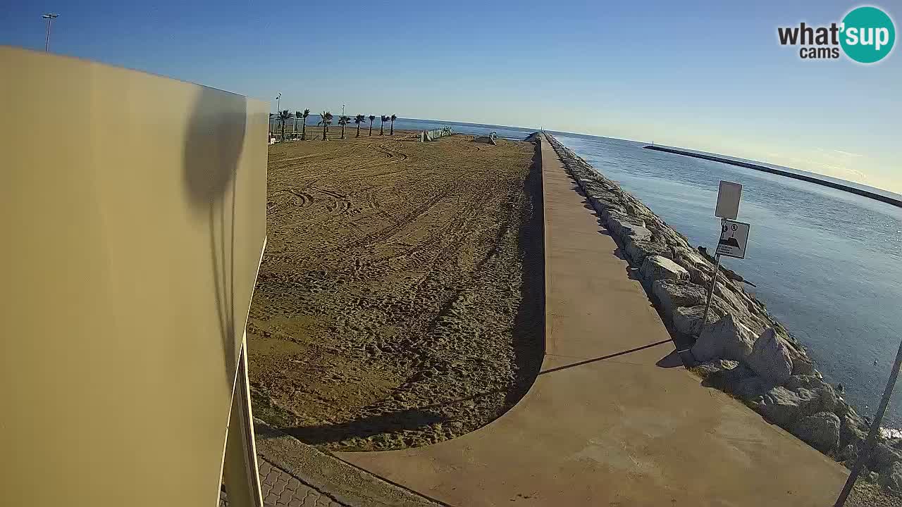 Caorle Pic Nic webcam- Ponente beach near Livenza channel