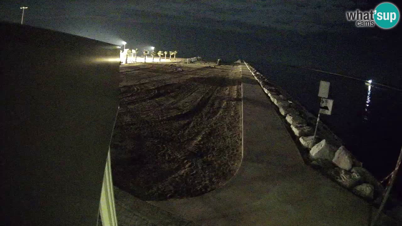 Caorle Pic Nic webcam- Ponente beach near Livenza channel