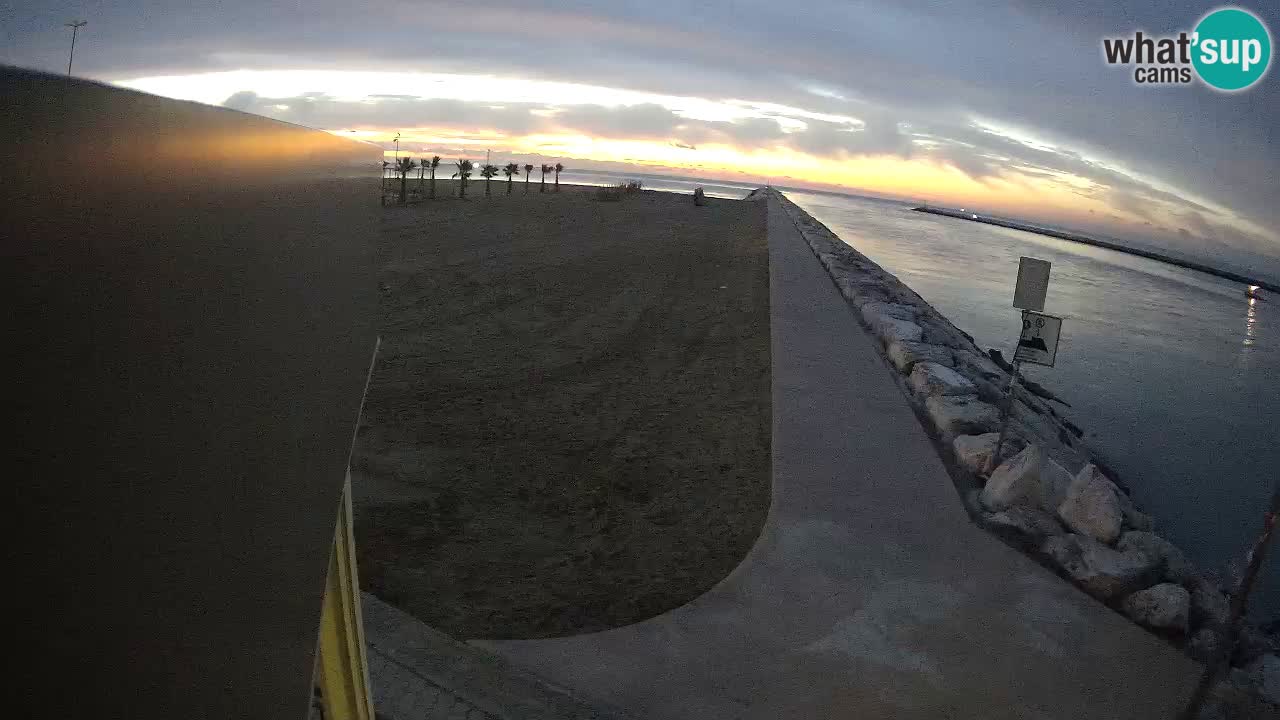 Caorle Pic Nic webcam- Ponente beach near Livenza channel