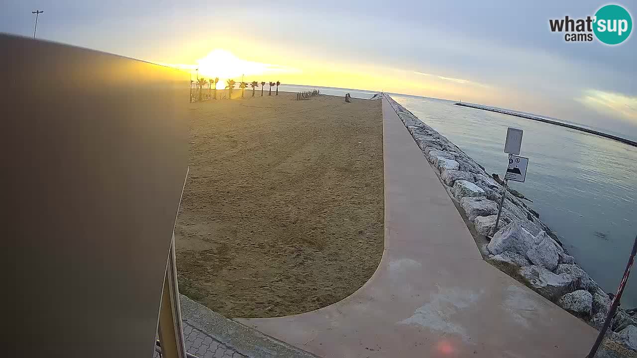 Caorle Pic Nic webcam- Ponente beach near Livenza channel