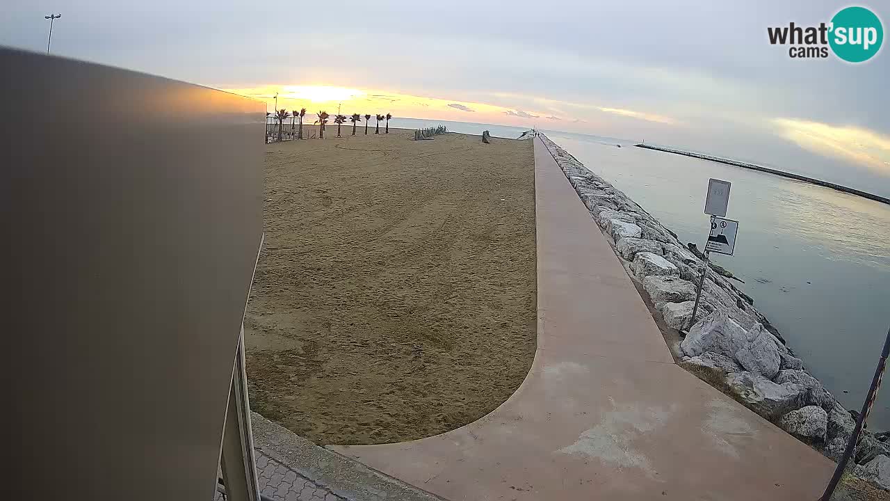 Caorle Pic Nic webcam- Ponente beach near Livenza channel