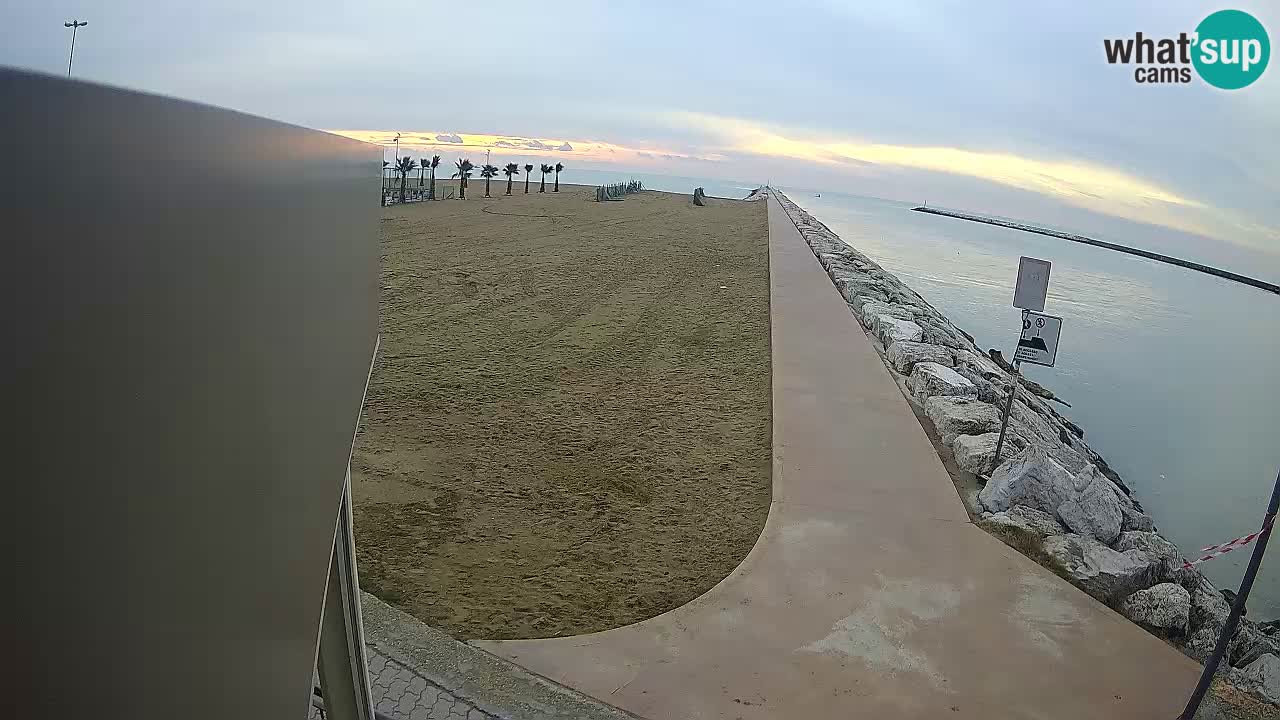 Caorle Pic Nic webcam- Ponente beach near Livenza channel