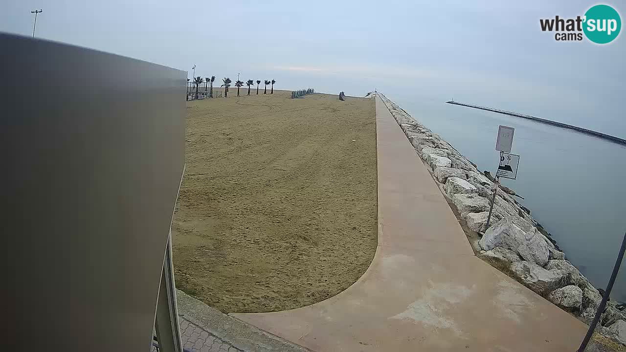 Caorle Pic Nic webcam- Ponente beach near Livenza channel