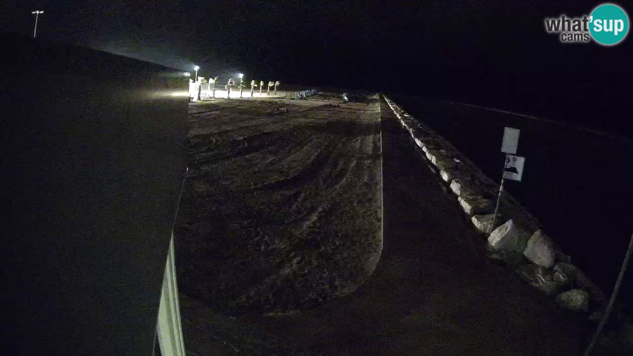 Caorle Pic Nic webcam- Ponente beach near Livenza channel