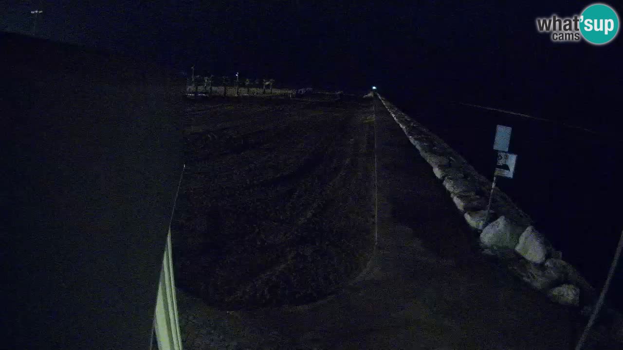 Caorle Pic Nic webcam- Ponente beach near Livenza channel