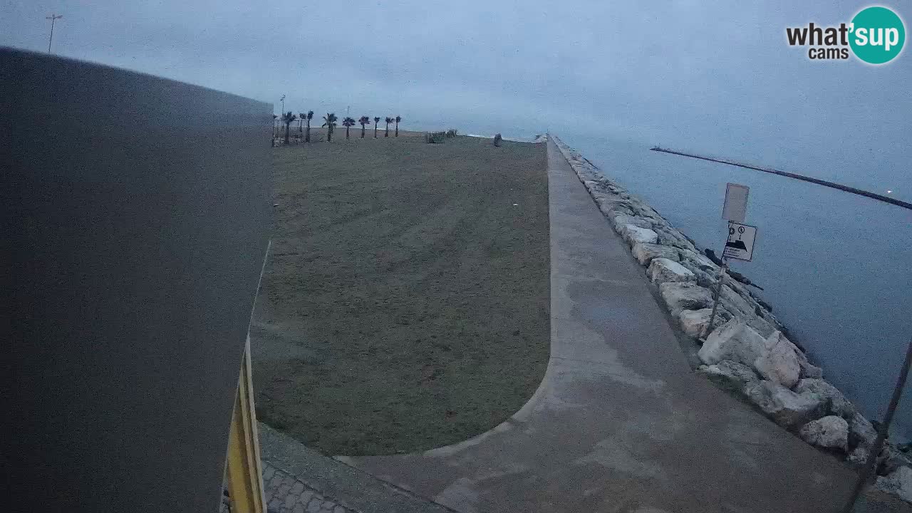 Caorle Pic Nic webcam- Ponente beach near Livenza channel